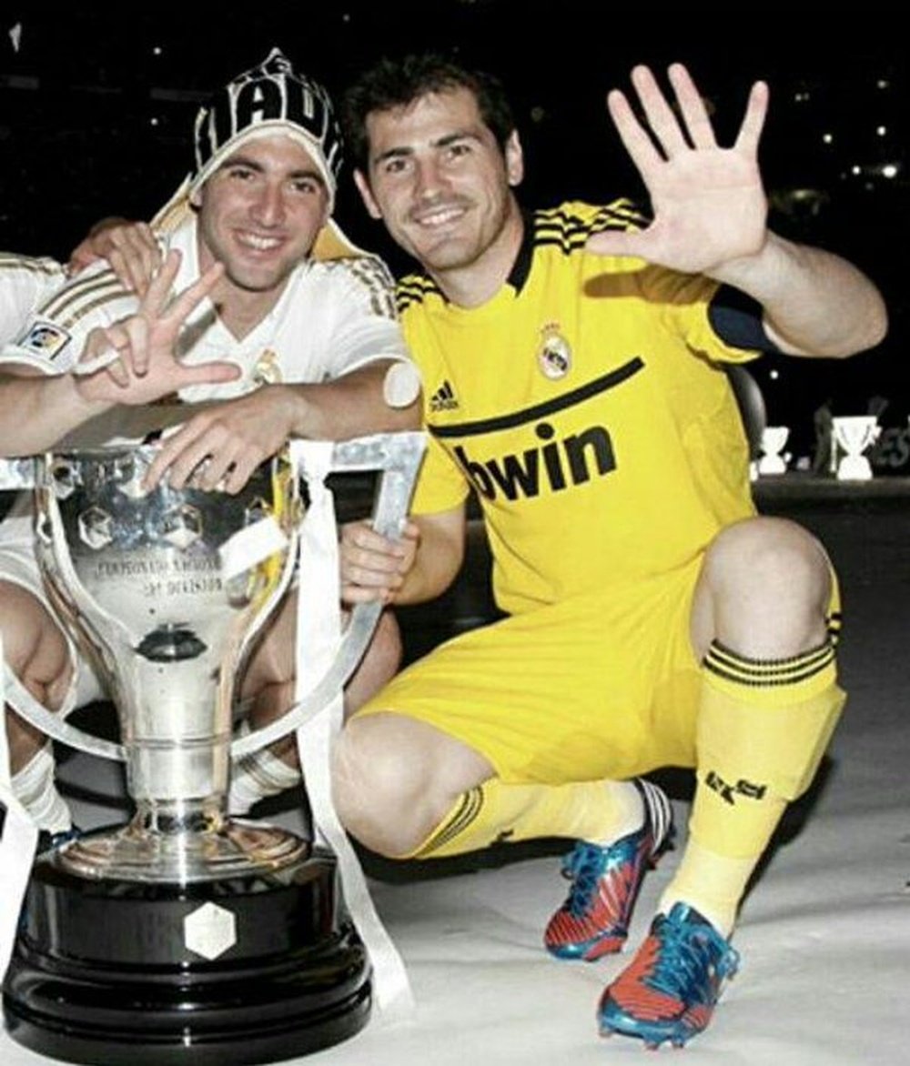 Iker Casillas e Higuaín, cuando jugaban en el Real Madrid. Twitter