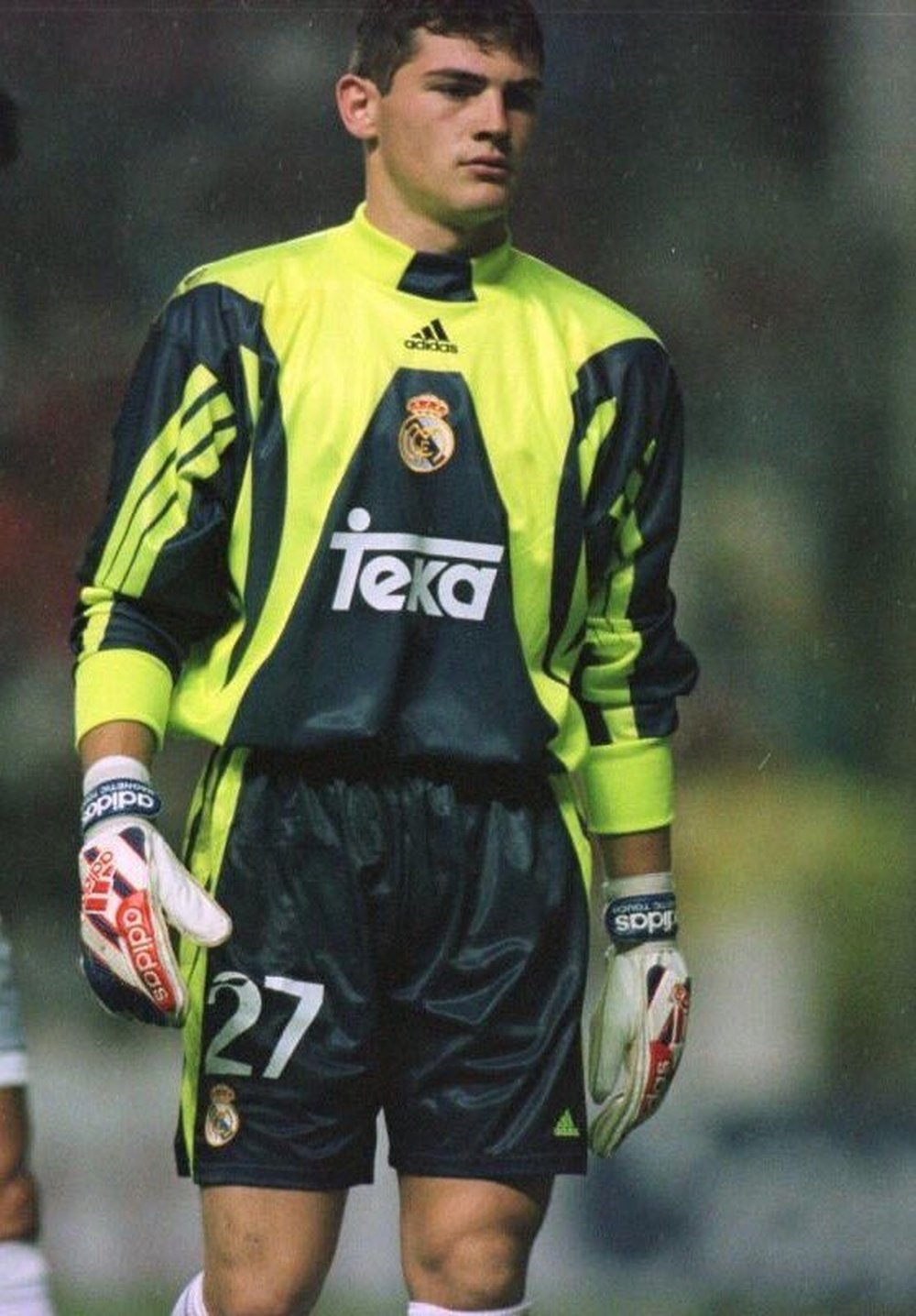El guardameta español cumple 17 años de su debut como profesional. CasillasWorld