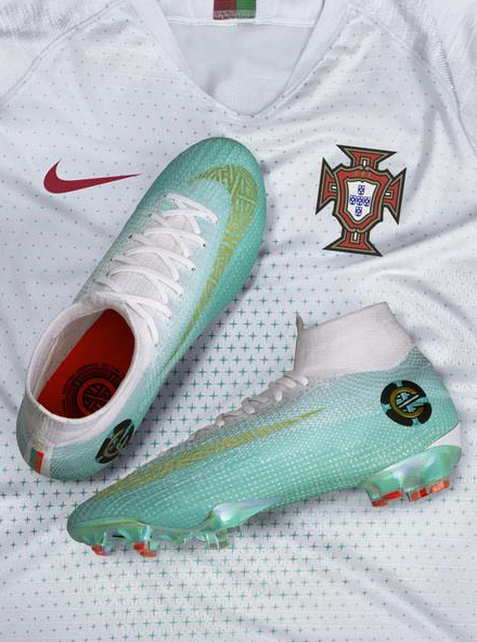Las botas de color menta con que CR7 homenaje Portugal