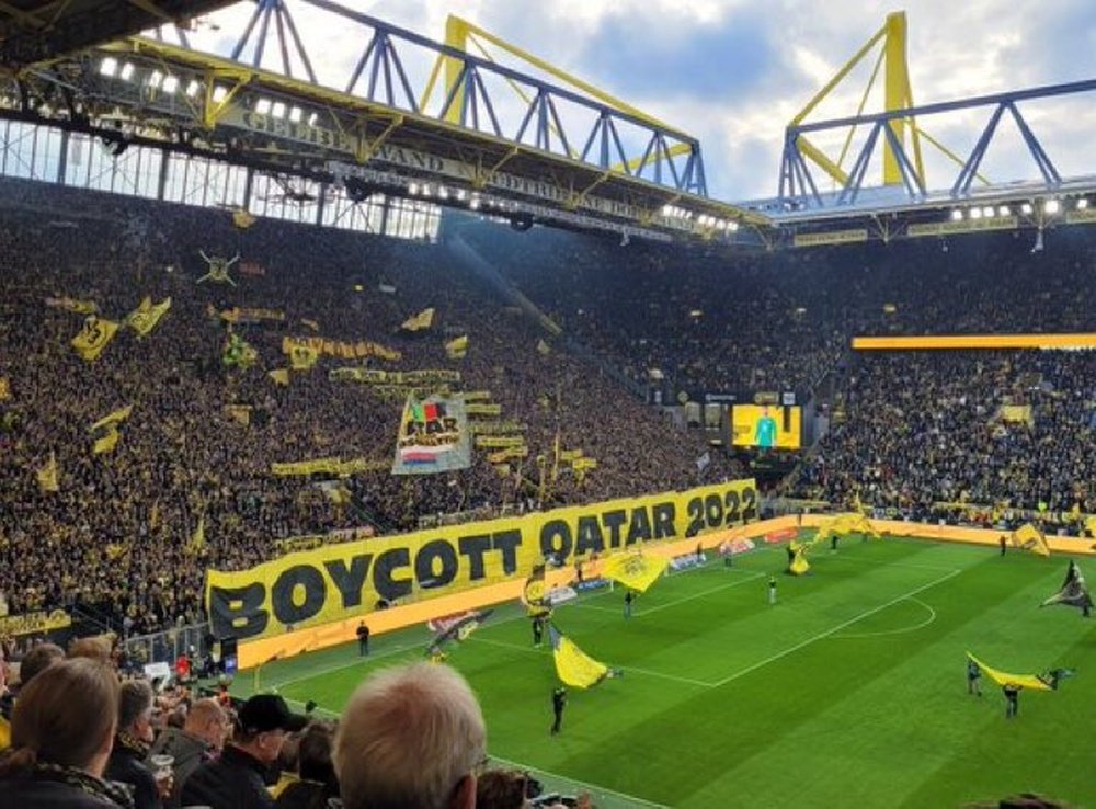 German fans are against the World Cup in Qatar. Twitter/fluestertweets