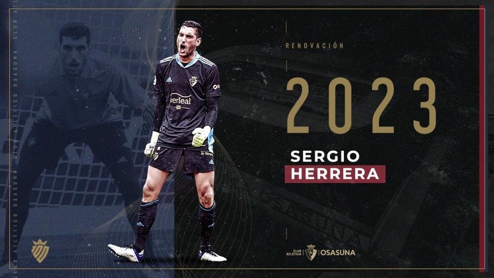 Sergio Herrera seguirá tres temporadas más guardando la meta 'rojilla'. Twitter/CAOsasuna
