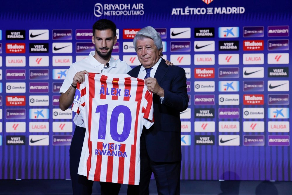 Baena was presented as an Atletico player. EFE