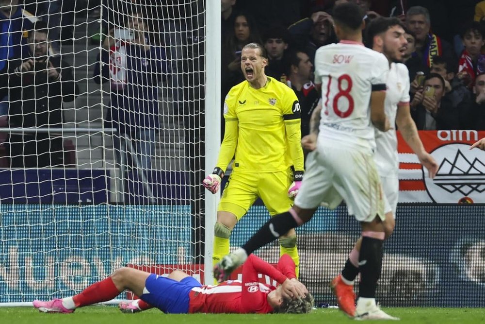 Imagen de Antoine Griezmann tras fallar el penalti en el Atlético-Sevilla. EFE