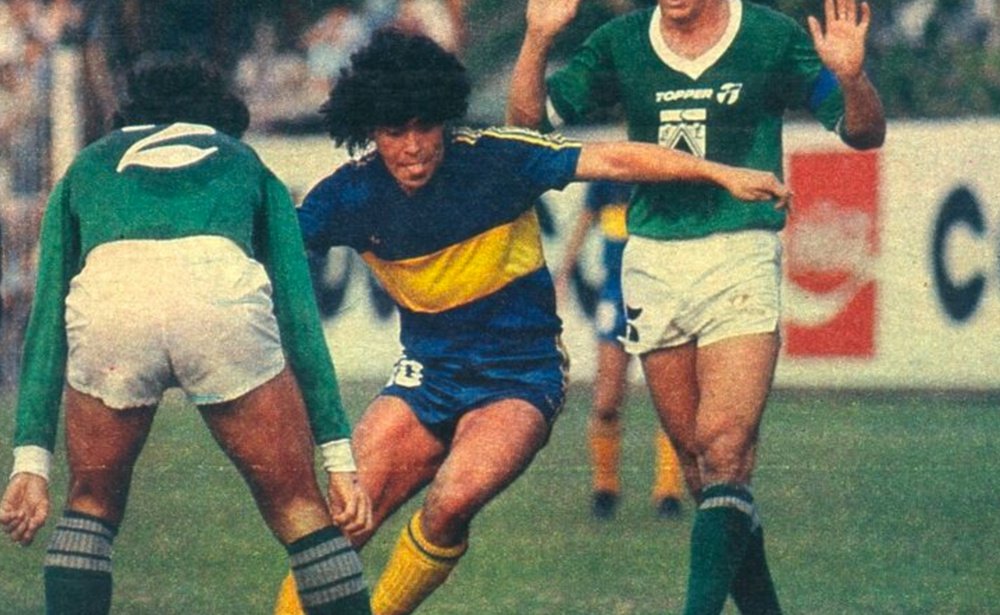 Diego Armando Maradona em campo com o Boca Juniors. EFE