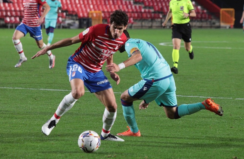 Vallejo estuvo cedido año y medio en el Granada. EFE