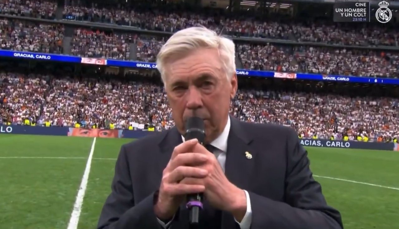 Ancelotti bids farewell to the Madrid fans. Screenshot/RealMadridTV