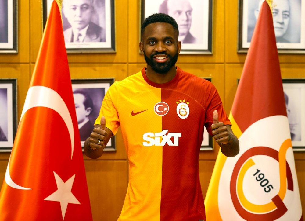Bakambu es nuevo jugador del Galatasaray. Twitter/GalatasaraySK