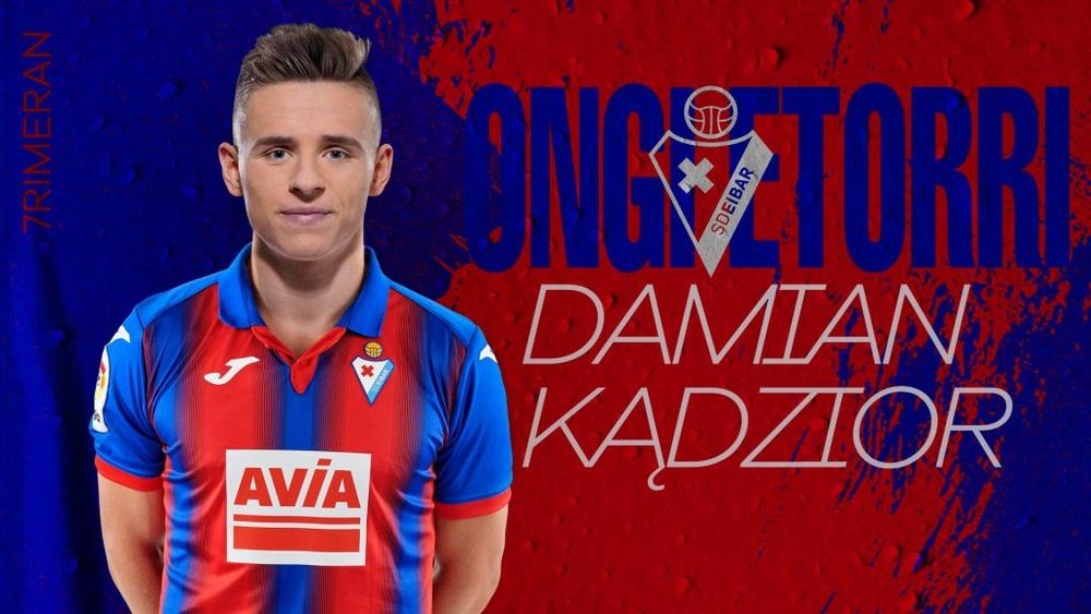 El extremo Damian Kadzior, nuevo jugador armero. Twitter/SDEibar