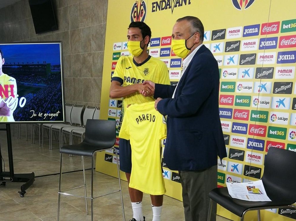Parejo fue presentado con el Villarreal. Twitter/VillarrealCF