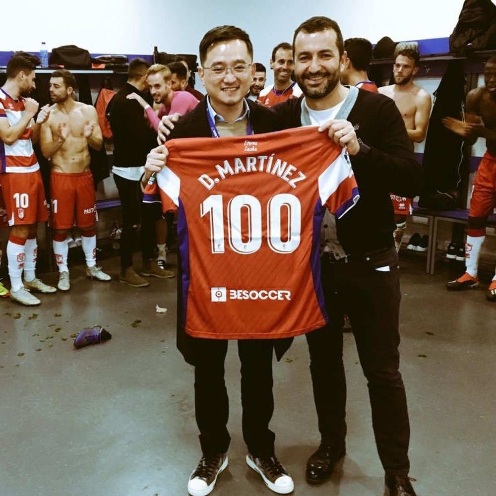 El técnico cumplió 100 partidos con el Granada. Twitter/CAOsasuna