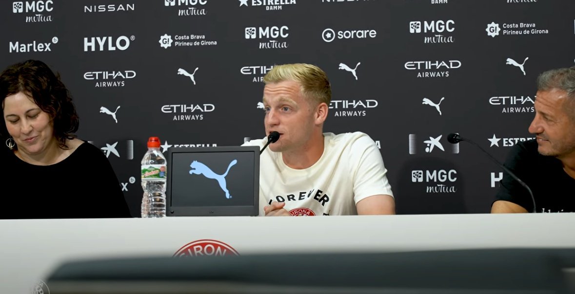 Injuries have been a recurrent problem for Van de Beek at Manchester United. Youtube/GironaFC