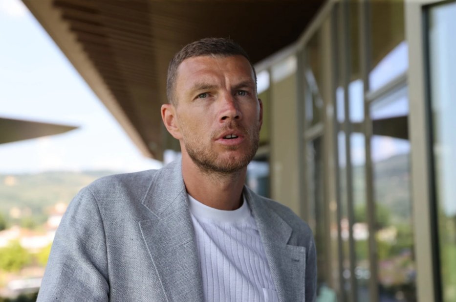 Dzeko es nuevo jugador de la Fiorentina. AC Fiorentina