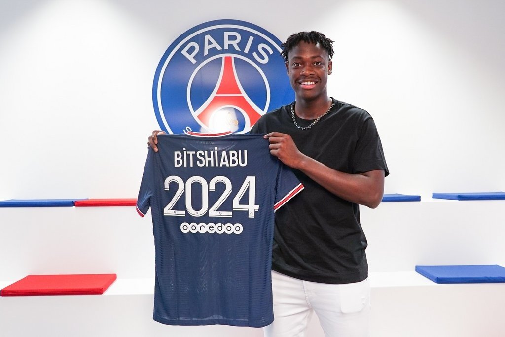 El PSG recompensa a su perla Bitshiabu