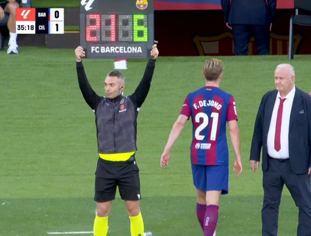 De Jong had to be replaced in Saturday's La Liga match against Celta. Screenshot/MovistarLaLiga