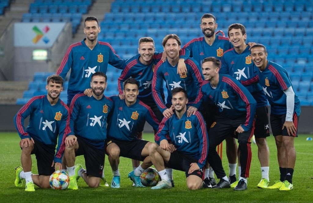 Seleção da Espanha treina em clima descontraído