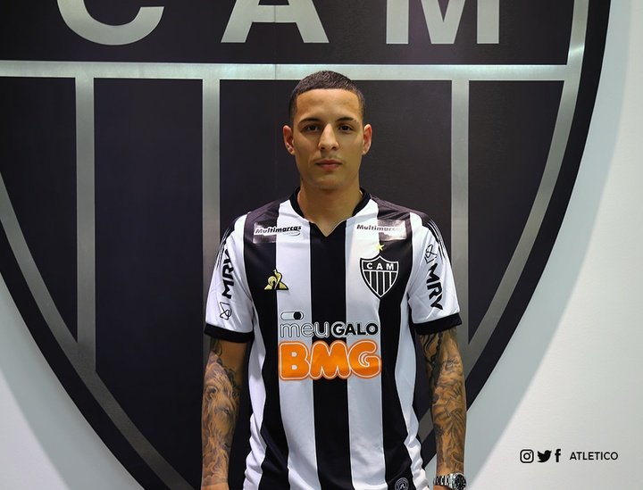 Atlético Mineiro se queda con Guilherme Arana
