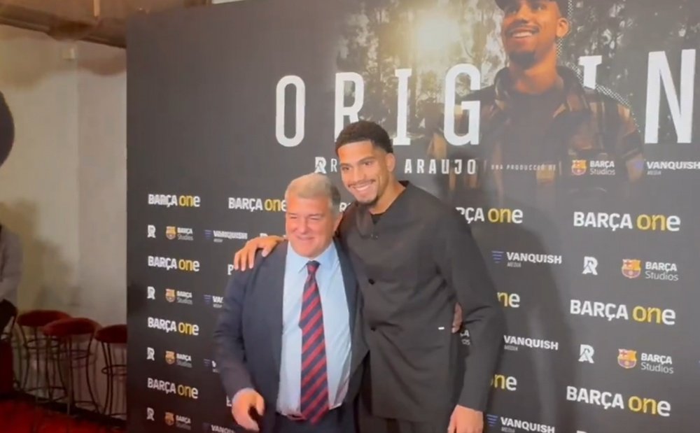 Laporta spoke about a renewal for Araujo. Twitter/victor_nahe