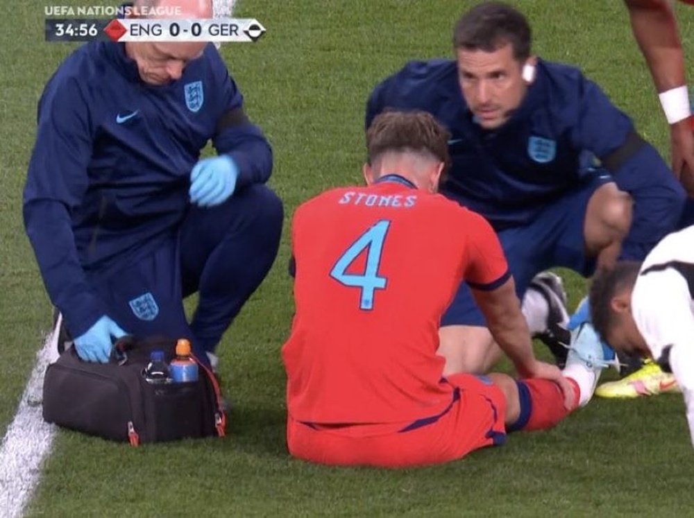 Stones no pudo terminar el encuentro ante Alemania. Captura/UEFATV