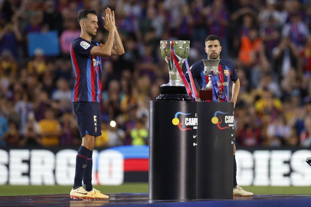 El Camp Nou se despidió de Busquets y Jordi Alba. EFE