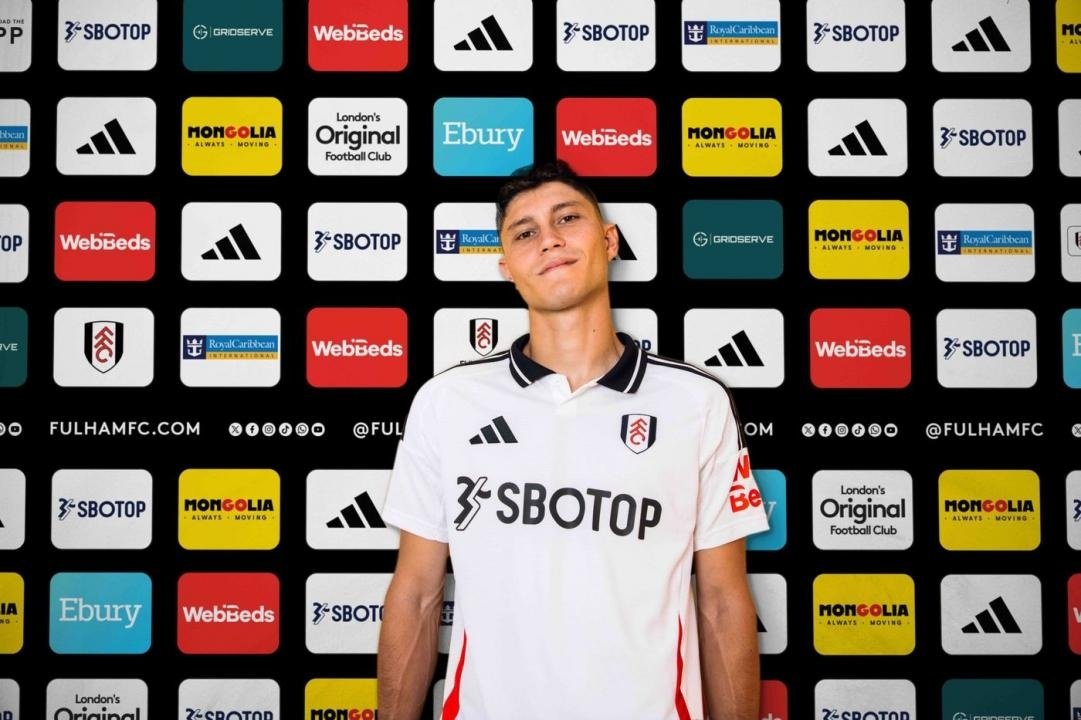 Jorge Cuenca firma con el Fulham. Captura/FulhamFC