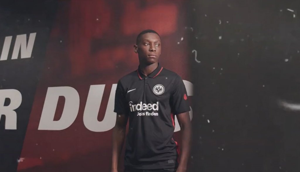 El Eintracht anunció el fichaje de Kolo Muani para la próxima temporada. Eintracht Frankfurt.