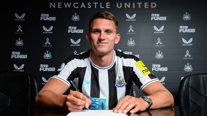 O Newcastle anuncia a contratação de Sven Botman. Twitter / Newcastle