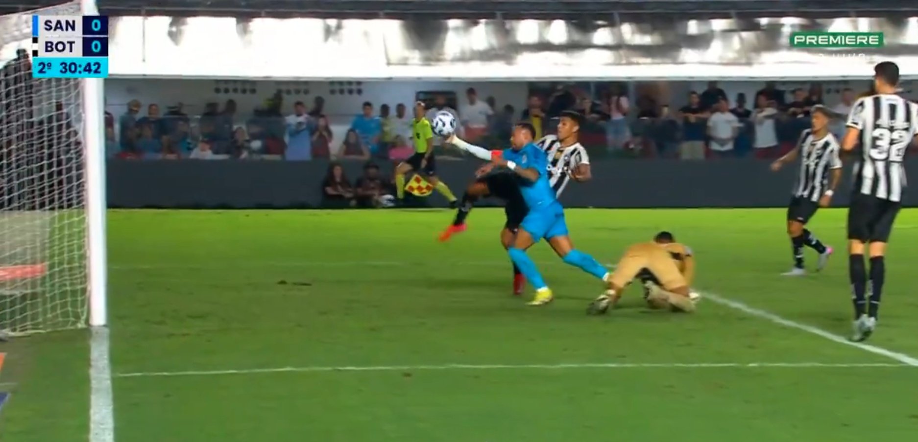 Neymar was sent off against Botafogo after trying to score with his hand. Screenshot/GloboEsporte