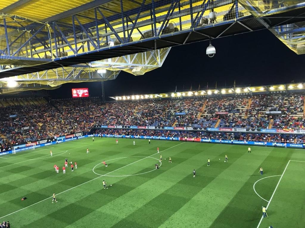 Imagen de la grada del Estadio de La Cerámica en el amistoso entre España y Suiza. Twitter/Jhoanadpl