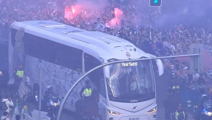 Incredible atmosphere at the team's arrival at the Bernabeu