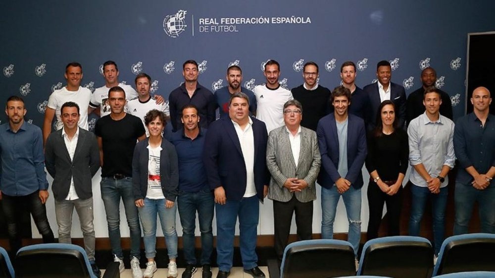 Raúl, Xavi y Xabi Alonso ya tienen el título de entrenador UEFA Pro. RFEF