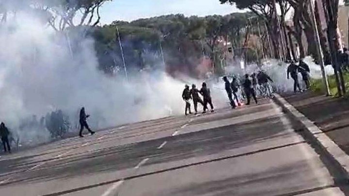 Uma briga entre 200 torcedores da Lazio e 100 da Roma termina com um detido