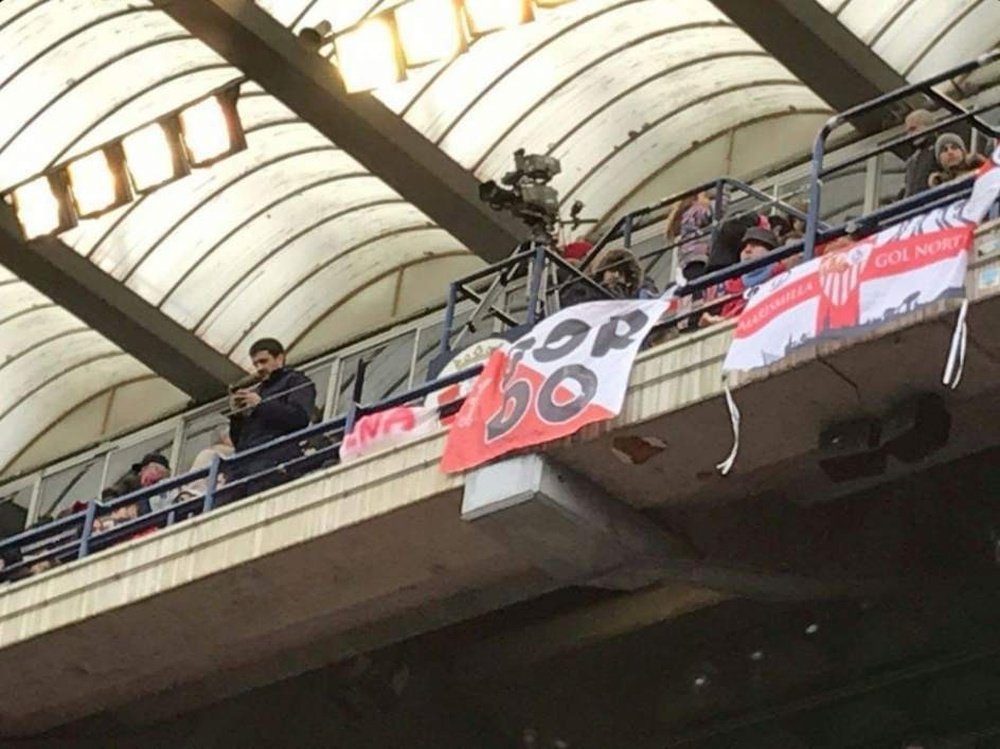 La pancarta estuvo presente durante el partido que disputaron Osasuna y Sevilla en El Sadar. Twitter