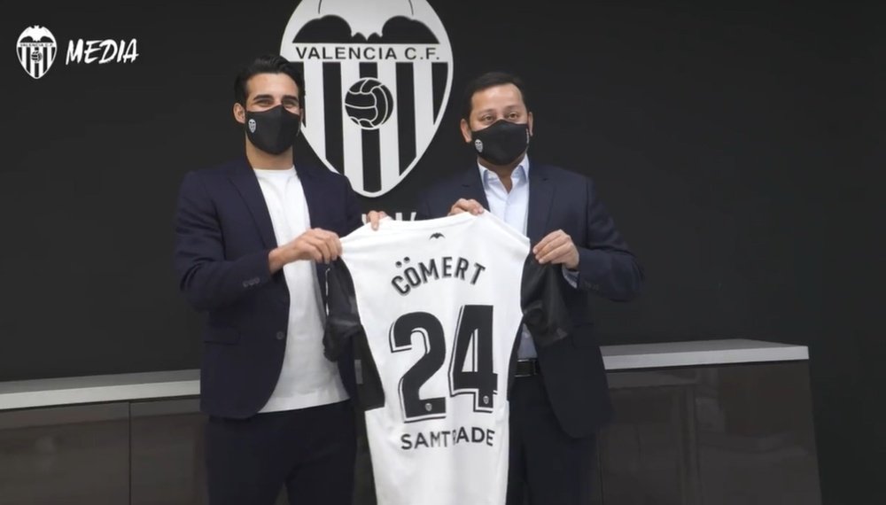 Eray Cömert arrives at Valencia. Twitter/valenciacf