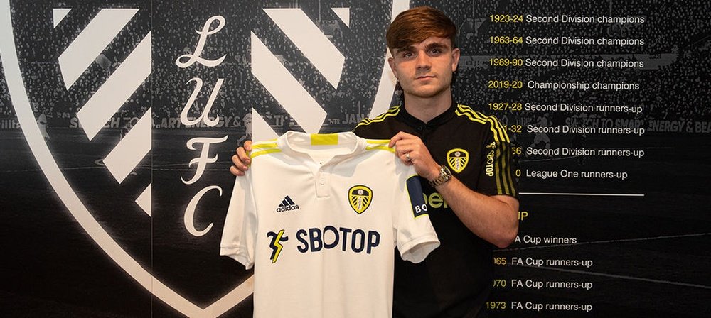 Lewis Bate ha firmado hasta 2024. LeedsUnited