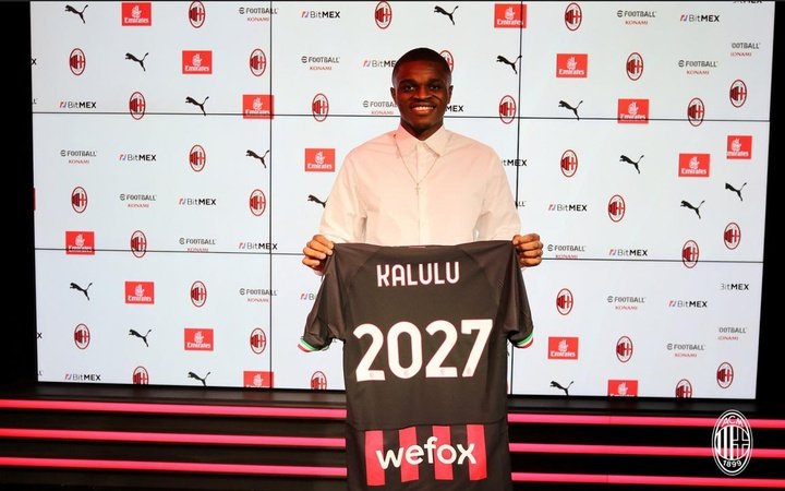 Kalulu renovó con el Milan hasta 2027. Twitter/acmilan