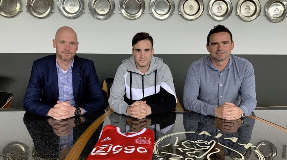 Tagliafico firmó un nuevo contrato con el Ajax. AjaxFC