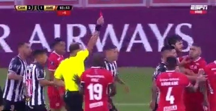 Tangana final en el Atlético Mineiro-América con una roja y dos amarillas