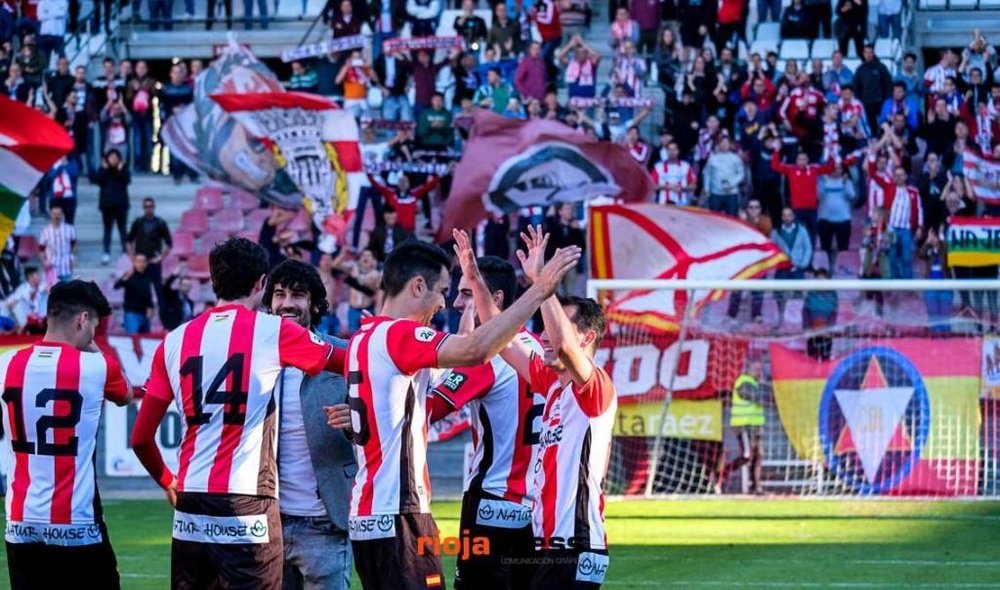 El Logroñés recibe al Badajoz con ventaja. Twitter/UDlogrones