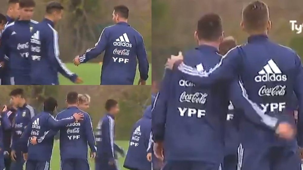Os Sub17 argentinos foram surpreendidos por Leo Messi. Captura/TyCSports