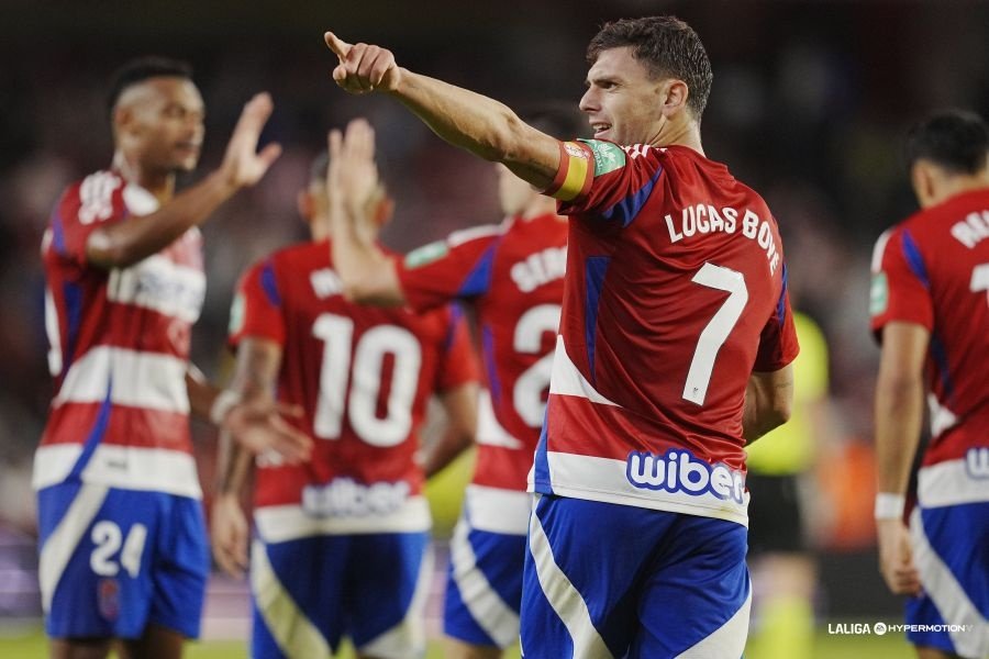 El Granada pasó por encima de un pobre Tenerife y se llevó la victoria por un contundente 4-0. Myrto Uzuni y Lucas Boyé, ambos por partida doble, fueron los autores de los goles para el conjunto nazarí.