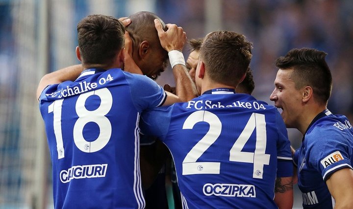 Schalke volta às vitórias contra o recém-promovido Estugarda