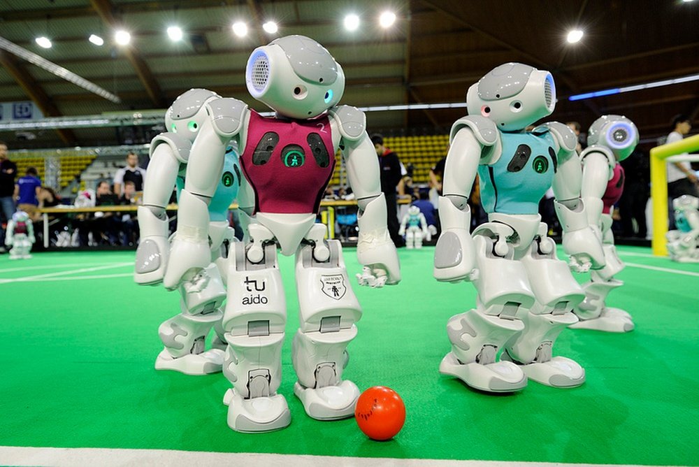 Imagen de los robots participantes en la RoboCup.