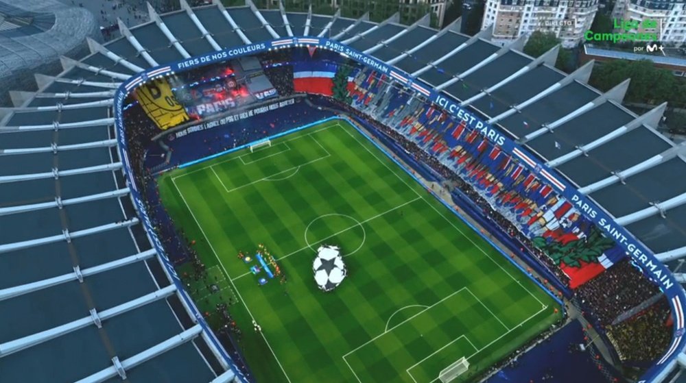 The PSG-Borussia Dortmund game started in the stands. Screenshot/MovistarLigadeCampeones