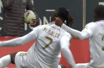 El Olympique de Lyon se llevó la victoria 'in extremis' en un partido loco frente al Lille (3-4). Se dieron hasta 4 goles del 82' al 92' y mama Baldé fue el encargado de anotar el tanto del triunfo en el tiempo añadido.