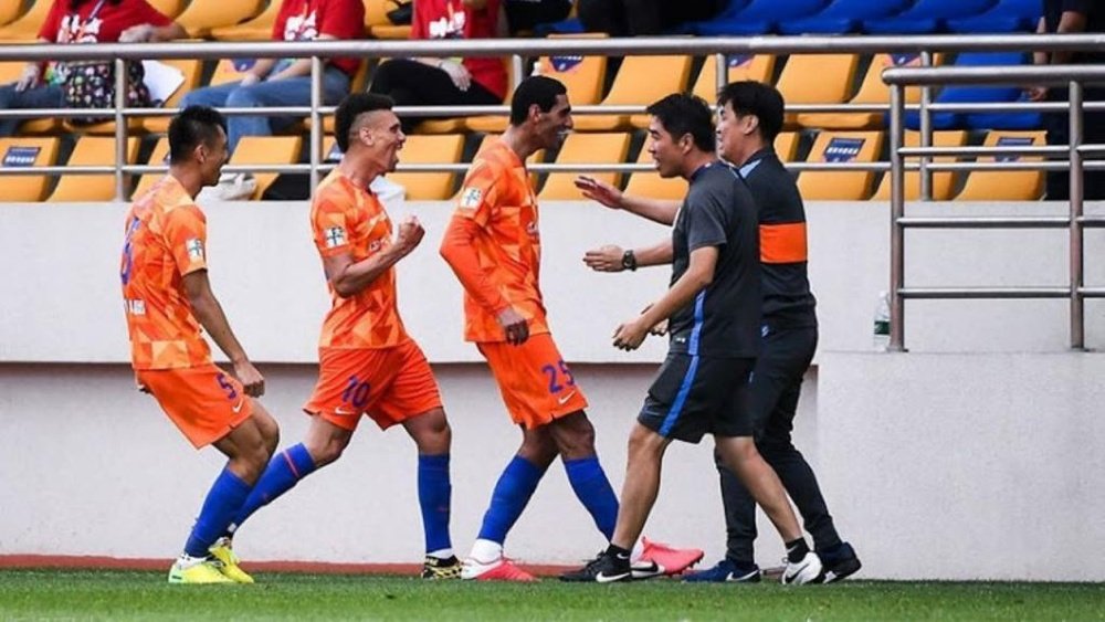 Fellaini, protagonista absoluto en la victoria del Shandong Luneng. ShandongLuneng