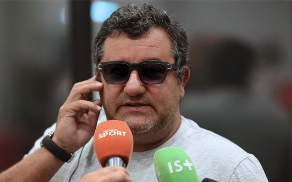 Raiola cree que el árbitro perdonó a Cristiano. AFP