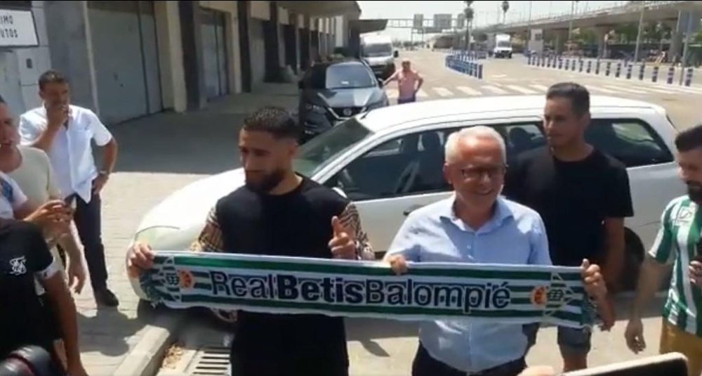 Fekir è atterrato a Siviglia. Captura/ElDesmarque_RBB