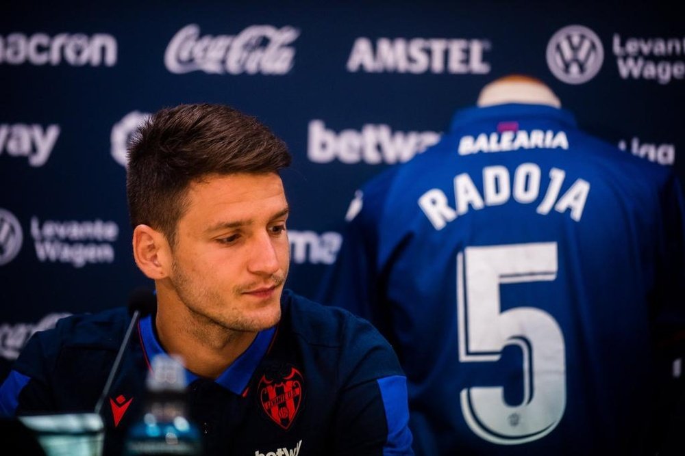 Radoja negó notar la inactividad de juego. Twitter/LevanteUD