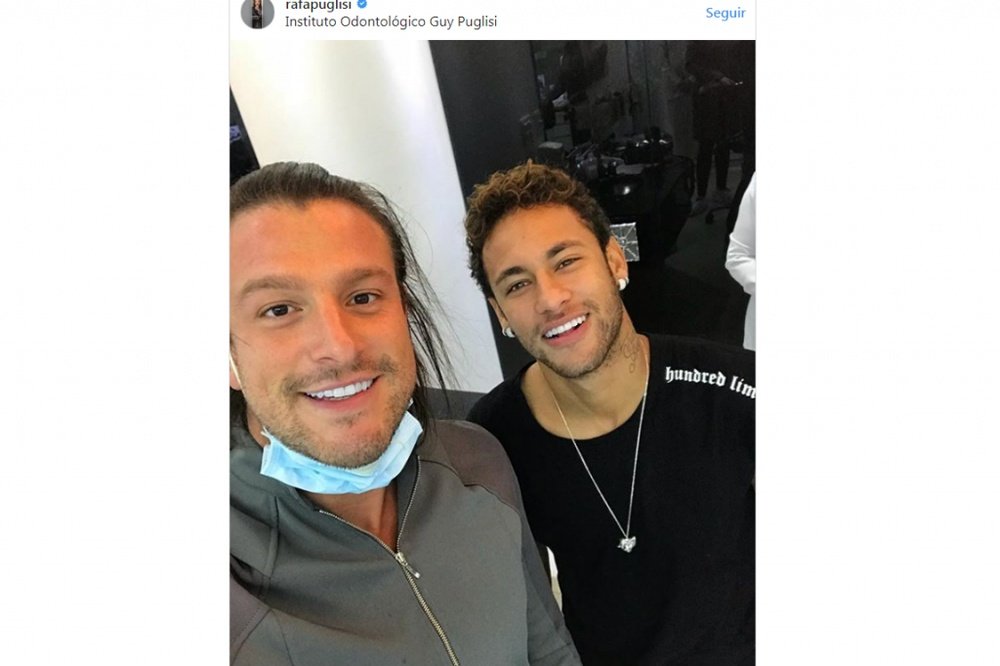Neymar reapareció sonriente en el dentista tras irse a Brasil. Twitter/RafaPuglisi
