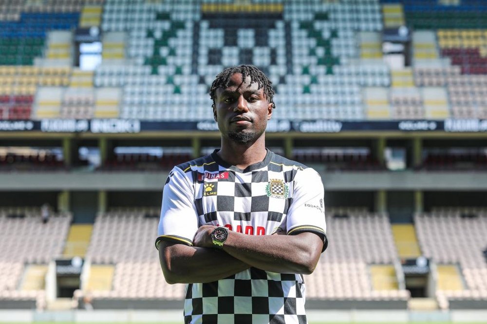 Ntep firmó como nuevo jugador del Boavista. Twitter/boavistaoficial